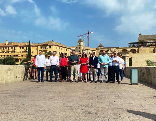 La presidenta del Govern, Francina Armengol, junto a otros presidentes socialistas de comunidades autónomas, en un acto de apoyo al secretario general del PSOE-A y candidato a la Presidencia de la Junta de Andalucía, Juan Espadas.