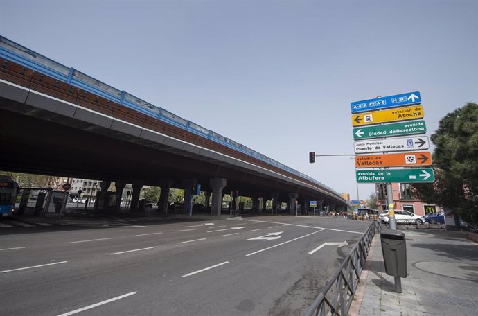 Archivo - El conocido como 'Scalextric' de la M-30, en Puente de Vallecas