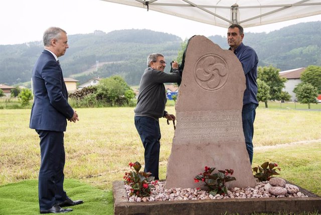 El Lehendakari, Iñigo Urkullu, en el acto de conmemoración del 85 aniversario de la caída del 'Cinturón de Hierro' celebrado en Gamiz-Fika (Bizkaia).