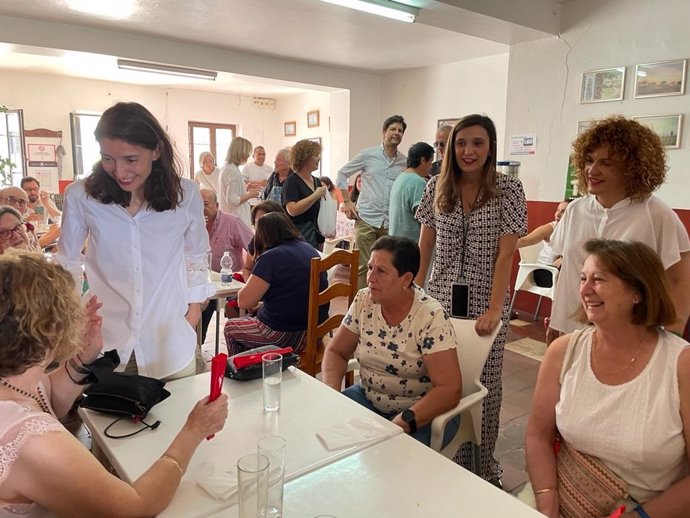 La ministra Pilar Llop, la candidata María Márquez y la secretaria general del PSOE de Huelva, María Eugenia Limón, este domingo en un acto de recorrido por municipios pequeños.