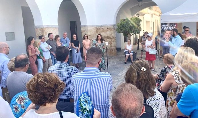 Los candidatos del PP de Almería, Carmen Crespo, Julia Ibáñez y Manuel Guzmán, en un encuentro en Berja