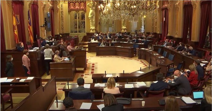 Archivo - Pleno del Parlament de Baleares. Archivo.