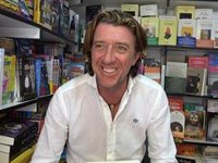 Colate se despide de España muy feliz y desvela por qué su novia no ha podido venir con él