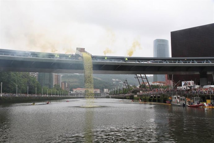 20.000 Patos Surcaron La Ría En El X Aniversario De La Estropatada WOP