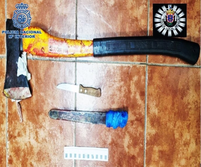 El hacha y cuchillos empleados en la pelea