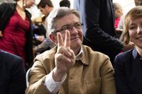 Mélenchon proclama que el partido de Macron ha sido "batido y derrotado"