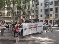 Una treintena de personas apoyan a los encausados en el 'caso confeti' antes del juicio en la Audiencia de Palma