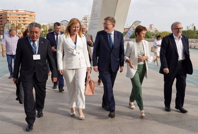 Llegada de los ponentes a la inauguración del 33 Congreso Internacional de CIRIEC