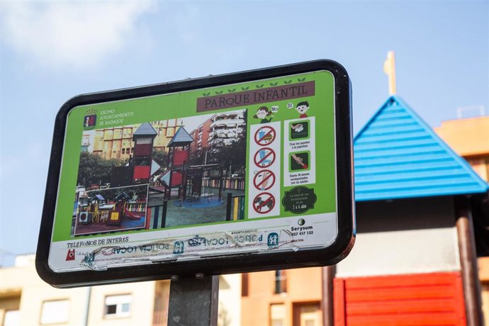 Archivo - Pictograma o placa visual instalada en un parque para niños con espectro autista