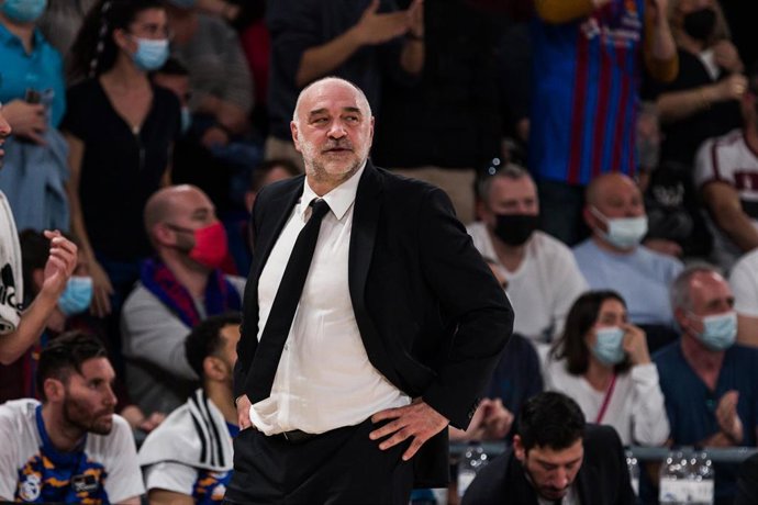 Archivo - Pablo Laso, Head coach of Real Madrid  gestures during the ACB Liga Endesa match between FC Barcelona and Real Madrid at Palau Blaugrana on April 10, 2022 in Barcelona, Spain.