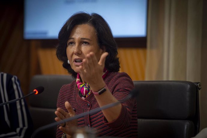 La presidenta del Banco Santander, Ana Patricia Botín, participa en la mesa redonda The future is here: challenges to banking business models ('El futuro ya está aquí: retos para los modelos de negocio bancario').