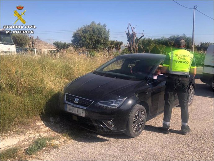 La Guardia Civil del Subsector de Tráfico de Alicante investiga al conductor de un turismo que casi triplicaba la velocidad permitida para un tramo de vía interurbana a su paso por la localidad de Hondón de las Nieves.