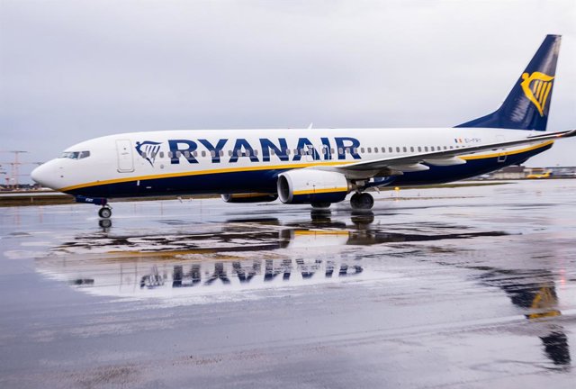 Archivo - Imatge d'un avió de Ryanair