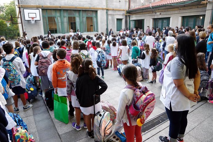 Archivo - Un grupo de niños en una escuela de Buenos Aires