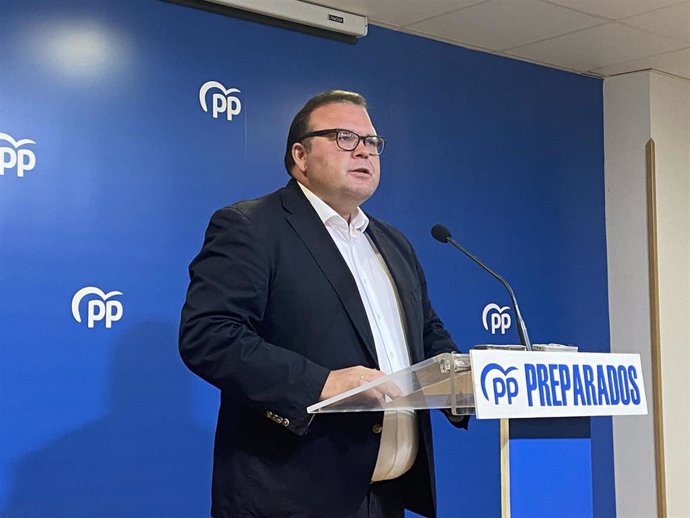 El presidente del Comité Organizador del 13 Congreso autonómico del PP Extremadura, Hipólito Pacheco, en rueda de prensa