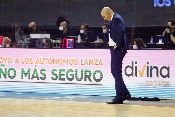 Archivo - El entrenador de baloncesto Joan Peñarroya