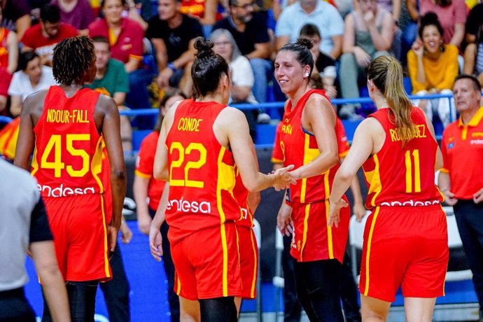 La selección española femenina de baloncesto, tras su victoria contra Italia en Melilla