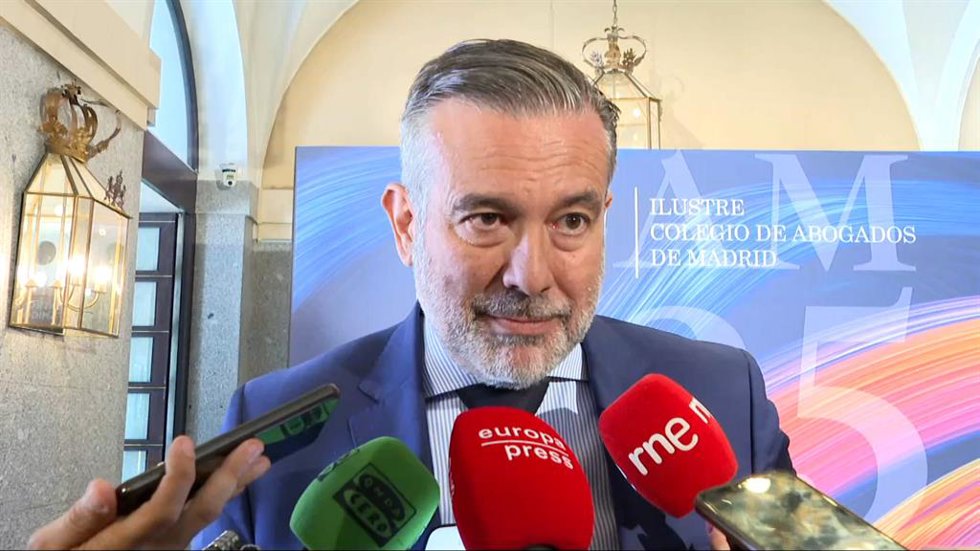 Enrique López responde a Llop que "es inviable" renovar el TC con los dos candid