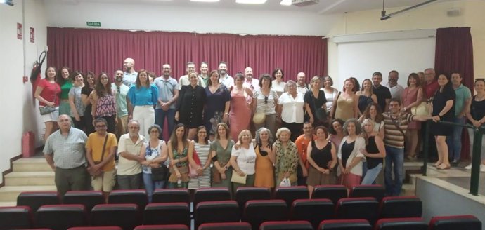 El catedrático en psicología de la Universidad de Sevilla, Miguel Garrido, cerró el curso con una conferencia en el Centro de Servicios Sociales en donde acudieron gran parte de los participantes en el programa.