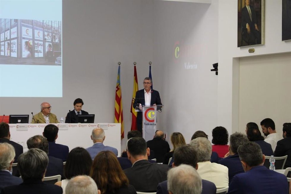 El conseller de Economía Sostenible, Sectores Productivos, Comercio y Trabajo, Rafael Climent, durante el pleno constitutivo de elección de presidente y comité ejecutivo de Cámara Valencia