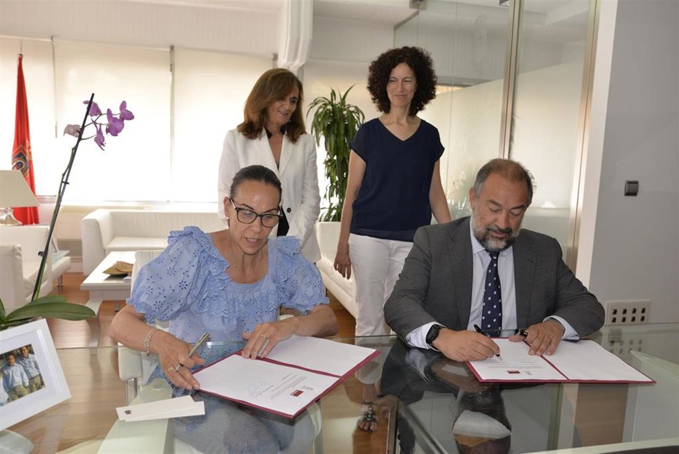Uclm. Np La Uclm Y El Ayuntamiento De Ciudad Real Firman Un Convenio Para El Desarrollo De Trabajos En El Yacimiento Arqueológico De Alarcos