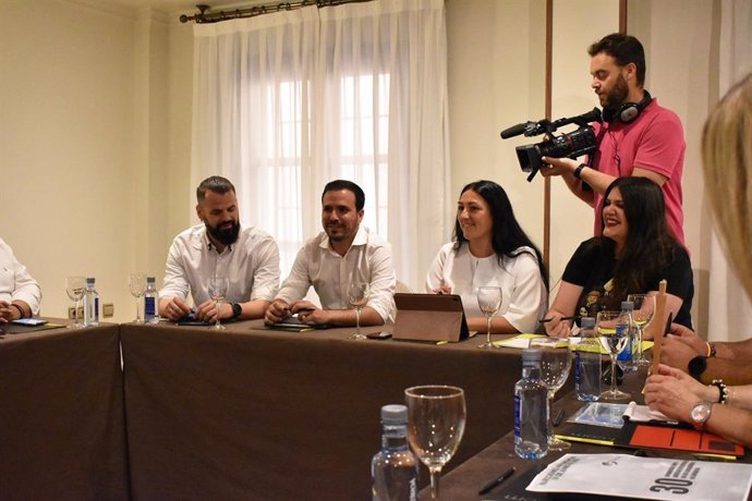 Reunión del ministro de Consumo, Alberto Garzón, con representantes del comercio local granadino