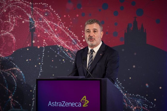 El primer teniente de alcalde de Barcelona, Jaume Collboni, en el el encuentro celebrado en el Museu Marítim de Barcelona 'El compromiso de AstraZeneca para promover el talento científico. Haciendo realidad el legado del Dr. Baselga'