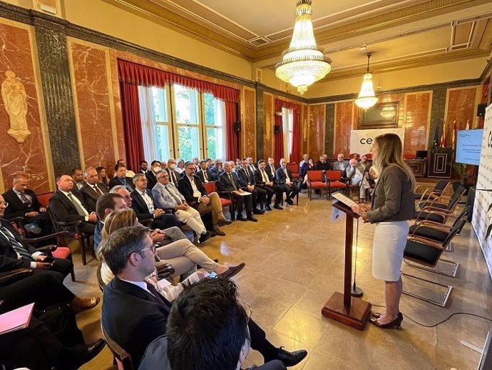 La consellera de Acción Exterior de la Generalitat, Victria Alsina, durante una jornada con el cuerpo consular el 13 de junio, en Cecot.