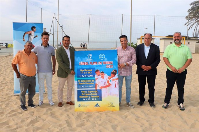 Presentación campeonatos fútbol playa en Torrox