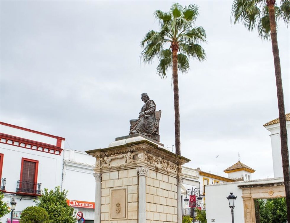 Archivo - Monumento a Elio Antonio en la plaza de España de Lebrija