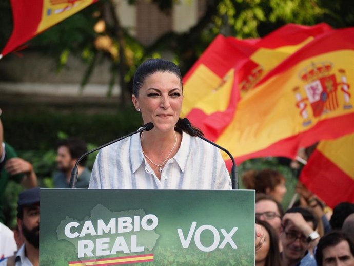 La candidata a la Presidencia de la Junta en las elecciones de 19 de junio, Macarena Olona, en un mitin de Vox por la campaña andaluzas.