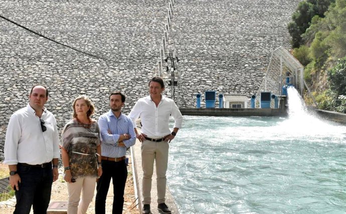 El secretario general de Medio Ambiente, Agua y Cambio Climático de la Consejería de Agricultura, Ganadería, Pesca y Desarrollo Sostenible, Sergio Arjona, durante su visita a Guadalcacín.