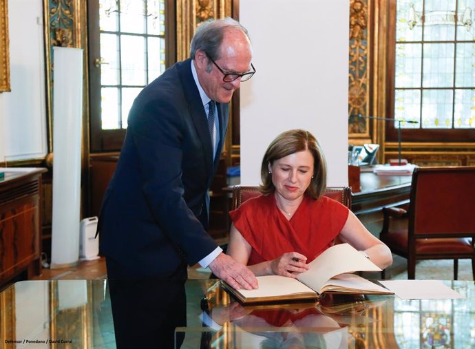 El Defensor del Pueblo, Ángel Gabilondo, se reune con la vicepresidenta de la Comisión Europea encargada de Valores y Transparencia, Vera Jourova, en un encuentro en el que Gabilondo ha explicado las labores de la institución.