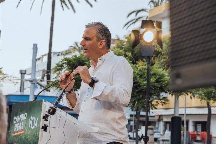 El secretario general de Vox, Javier Ortega Smith, en el acto público celebrado en Punta Umbría (Huelva).