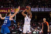 El Real Madrid golpea primero con autoridad