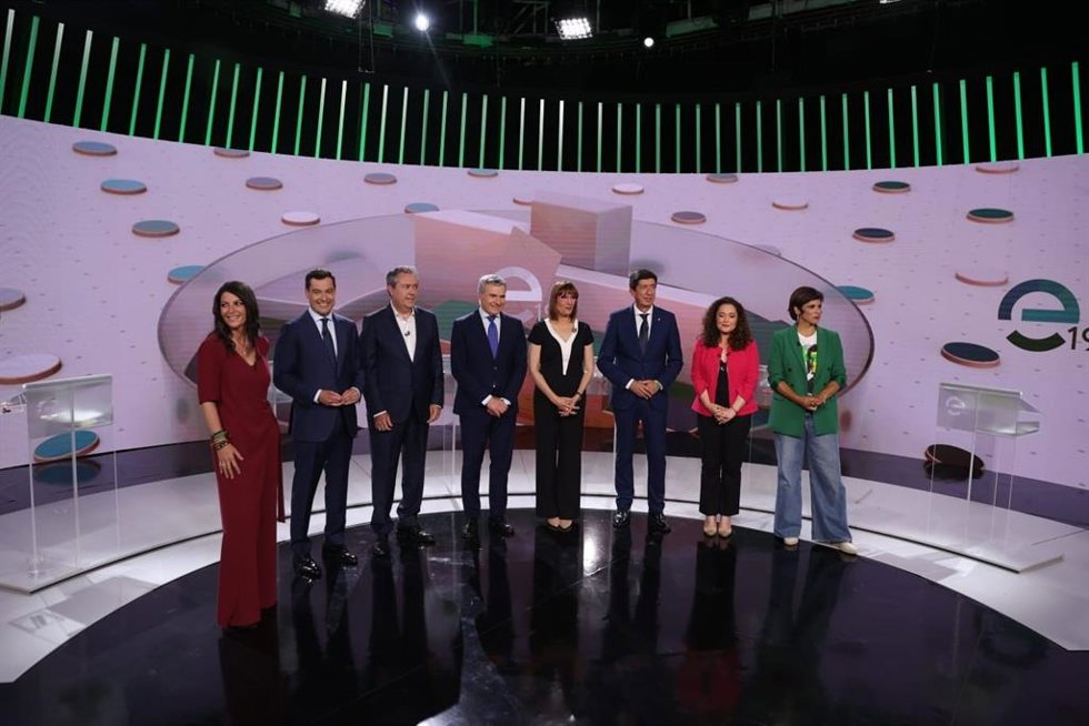 Moreno cierra pidiendo que le voten "sin miedo" y Espadas llama a "parar el pacto" PP-Vox.