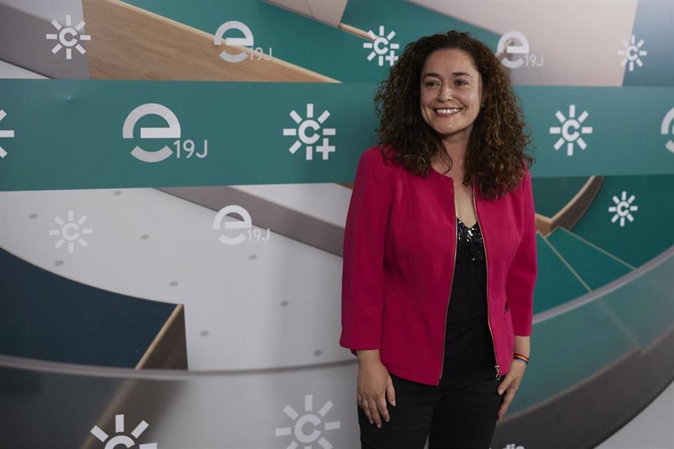 La candidata de Por Andalucía a la presidencia de la Junta de Andalucía, Inmaculada Nieto, en el Photocall previo al debate en RTVA entre los candidatos a la Presidencia de la Junta de Andalucía a 13 de junio del 2022 en (Sevilla, Andalucía)