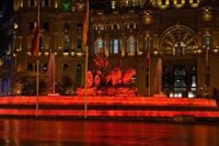 La Real Casa de Correos y la fuente de Cibeles se iluminan de rojo por el Día Mundial del Donante de Sangre