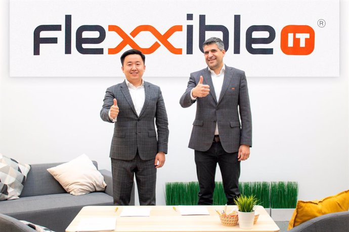Qin Feng, CEO of xFusion & Sebastian Prat, CEO, and Founder of Flexxible IT