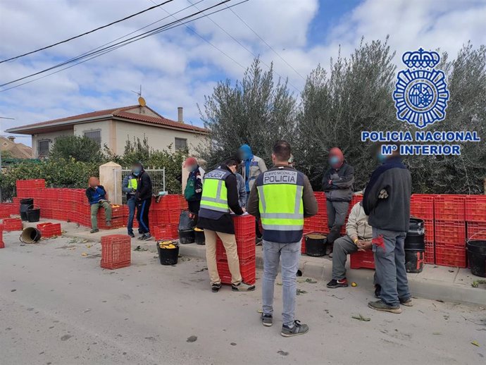 Fwd: La Policía Nacional Detiene A Los Responsables De Una Ett Por Explotación Laboral A Ciudadanos Extranjeros