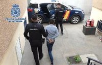 Detenido un hombre por asaltar a 19 personas mayores por el método del mataleón en el portal de sus casas