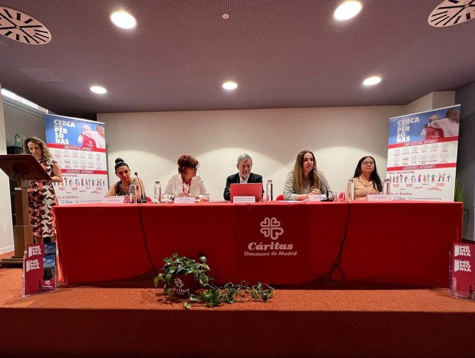 El director de Cáritas Madrid, Luis Hernández Vozmediano, en rueda de prensa