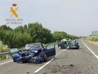 Una mujer en estado crítico y tres heridos graves en una colisión frontal entre dos coches cerca de Plasencia