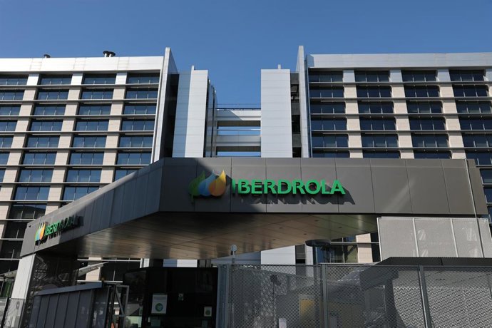 Archivo - Edificio de la sede de Iberdola, a 27 de octubre de 2021, en Madrid (España).
