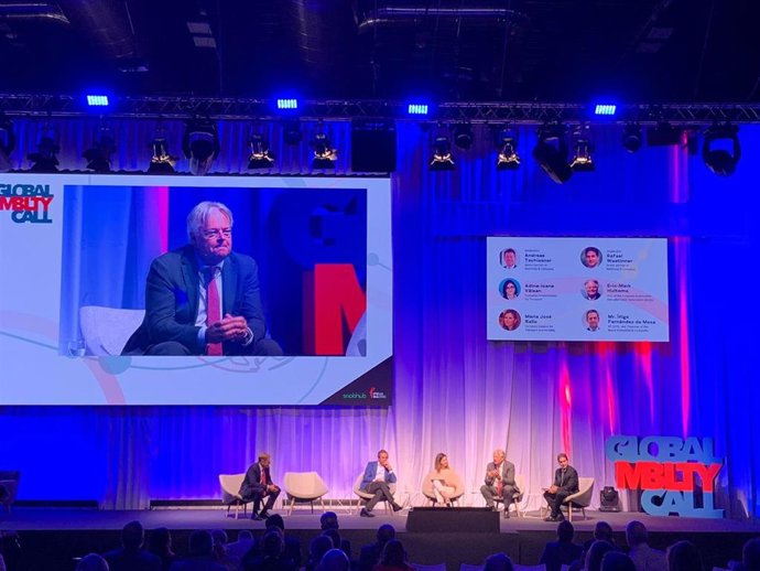 Mesa redonda sobre el ecosistema de la movilidad sostenible en el Global Mobility Call de Madrid.