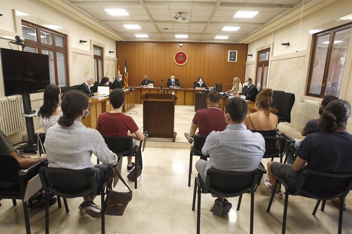 Encausados por el 'caso confeti', en un juicio en la Audiencia Provincial de Baleares. 