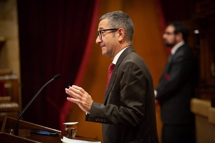 Archivo - El diputado del PSC-Units Jordi Terrades en una imagen de archivo en el pleno del Parlament. 