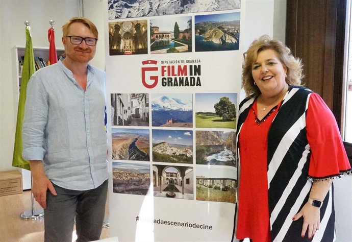 El profesor alemán Ralf Junkerjürgen y la diputada de Cultura en Granada, Fátima Gómez