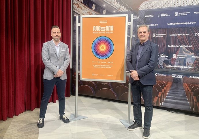 El gerente de Málaga Procultura, Juan Antonio Vigar, y el coordinador artístico de MOSMA, David Doncel, en rueda de prensa