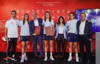 La selección femenina firma un acuerdo "histórico" para la igualdad económica con la masculina